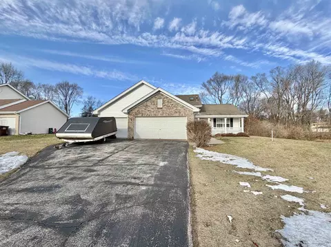 1965 Broadmoor Rd, Rockton, IL 61072