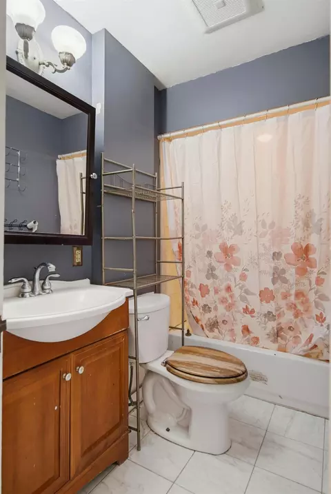 Bath - 520 S Ottawa Ave, Dixon, IL 61021 photo 1 of 1