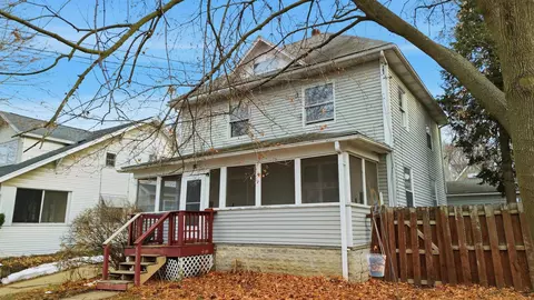 Exterior - 520 S Ottawa Ave, Dixon, IL 61021 photo 2 of 3