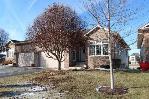 3765 Lakeview Dr, Winnebago, IL 61088