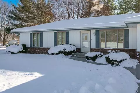 12167 Wagon Ln, Roscoe, IL 61073 photo 2