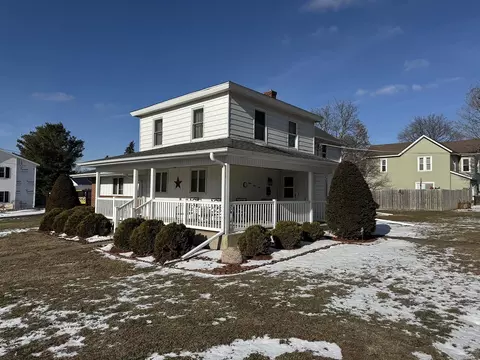326 School St, Lanark, IL 61046 photo 2