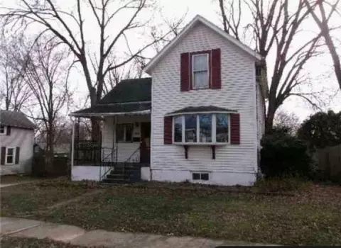 725 W Homer St, Freeport, IL 61032