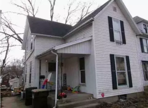 611 W Ordway St, Freeport, IL 61032