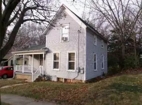 214 W Winnifred St, Freeport, IL 61032