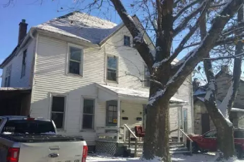 309-311 N Chicago Ave, Freeport, IL 61032