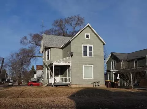 916 S Walnut Ave, Freeport, IL 61032