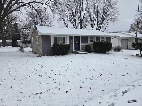 1002 Fieldcrest Dr, Rockford, IL 61101