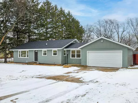 8325 Ravere St, Machesney Park, IL 61115