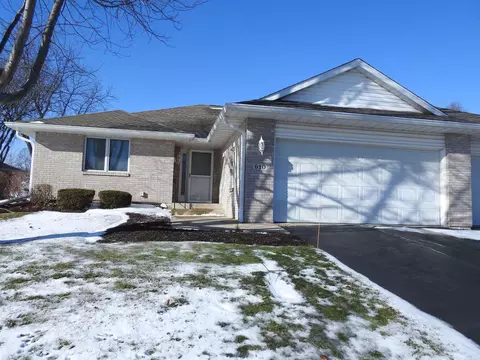 910 High Point Dr, Rockton, IL 61072