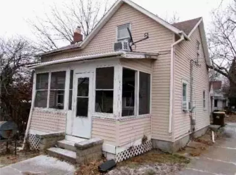 254 W Homer St, Freeport, IL 61032