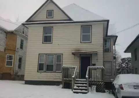 253-253 W 12 W Pleasant St, Freeport, IL 61032
