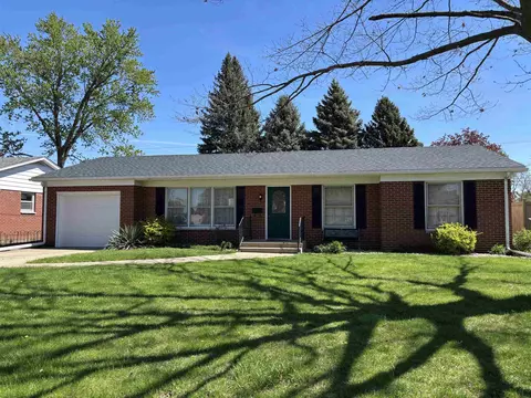 2517 Rock St, Peru, IL 61354
