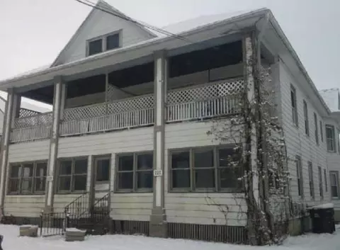 225-227 W 12 W Pleasant St, Freeport, IL 61032