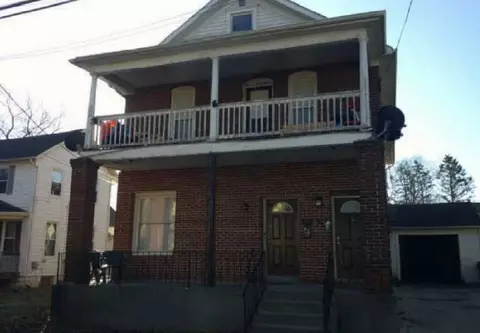 211-211 E 12 Empire St, Freeport, IL 61032