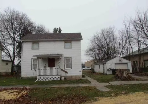 207 2nd Ave, Forreston, IL 61030