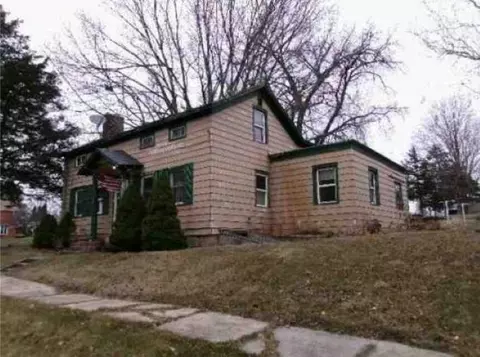 185 N Mill St, Cedarville, IL 61013