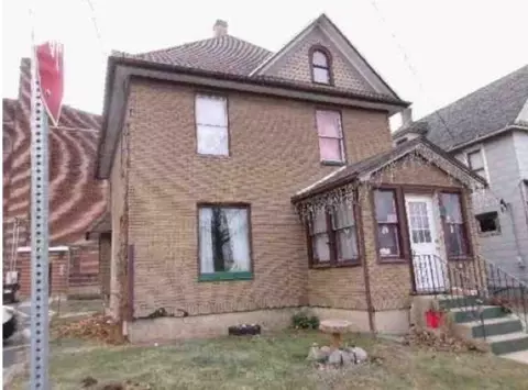 15 W Iroquois St, Freeport, IL 61032