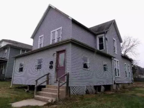 9 E 12 E Washington St # -9, Freeport, IL 61032