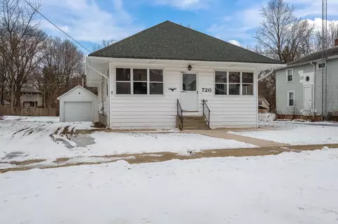 720 S 2nd St, Dekalb, IL 60115