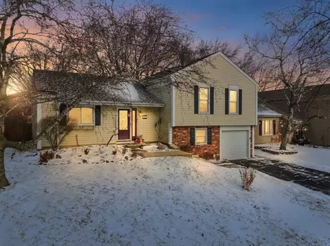 113 Wallace St, Bartlett, IL 60103