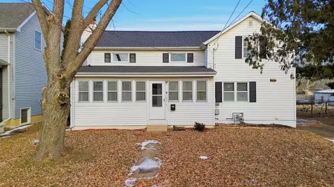 102 E Winfield St, Morrison, IL 61270 photo 1
