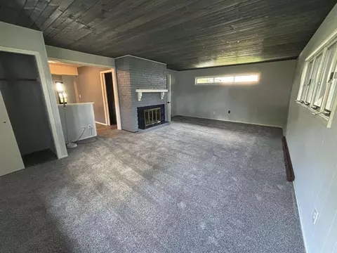 Living - 308 W Marshall St, Belvidere, IL 61008 photo 2 of 3