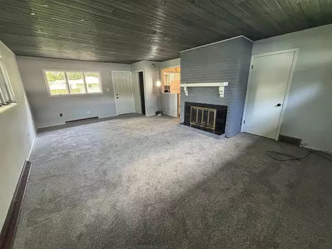 Living - 308 W Marshall St, Belvidere, IL 61008 photo 3 of 3