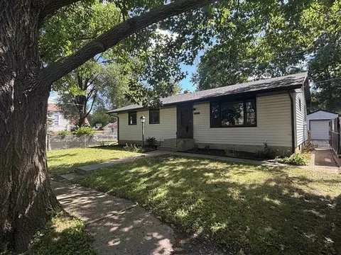 Exterior - 308 W Marshall St, Belvidere, IL 61008 photo 2 of 4