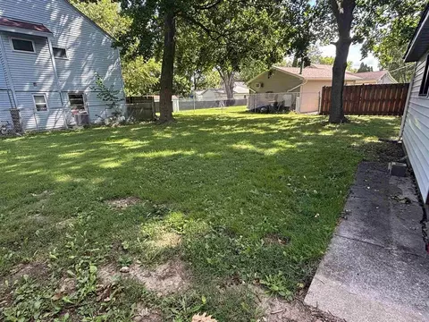 Exterior - 308 W Marshall St, Belvidere, IL 61008 photo 3 of 4