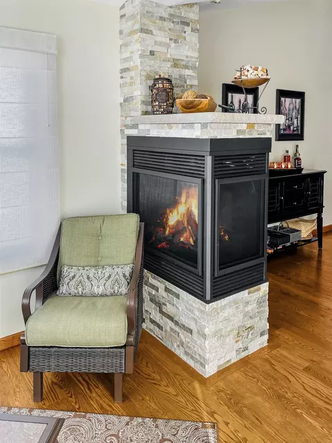 Living - 27-54 Ridgeview Dr, Lanark, IL 61046 photo 4 of 8