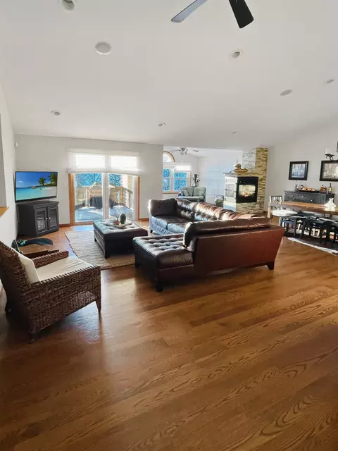 Living - 27-54 Ridgeview Dr, Lanark, IL 61046 photo 2 of 8