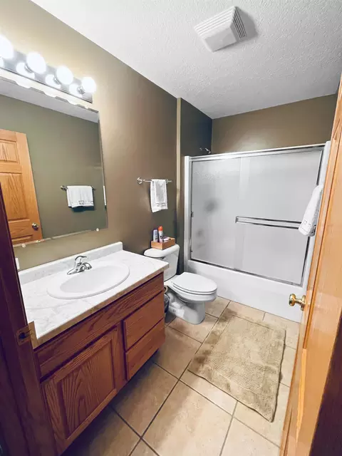 Bath - 27-54 Ridgeview Dr, Lanark, IL 61046 photo 3 of 4