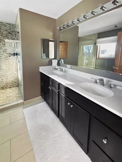 Bath - 27-54 Ridgeview Dr, Lanark, IL 61046 photo 2 of 4