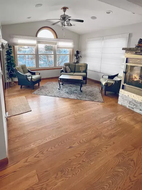 Living - 27-54 Ridgeview Dr, Lanark, IL 61046 photo 3 of 8