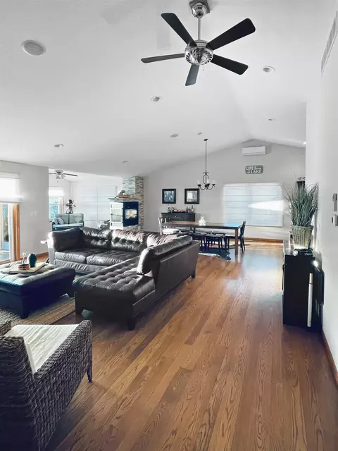 Living - 27-54 Ridgeview Dr, Lanark, IL 61046 photo 6 of 8