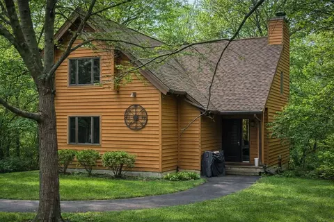 3 Woodway Ct, Galena, IL 61036