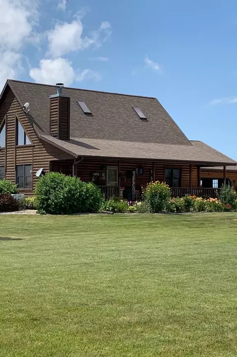 3047 E 11th Rd, Utica, IL 61373 photo 2