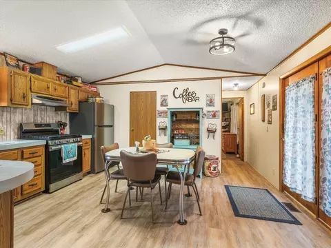 319 N Turner, Davis, IL 61019 photo 10