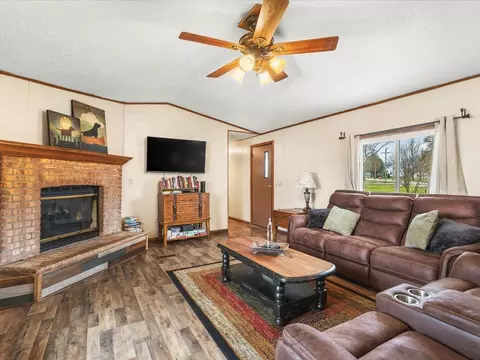 319 N Turner, Davis, IL 61019 photo 12