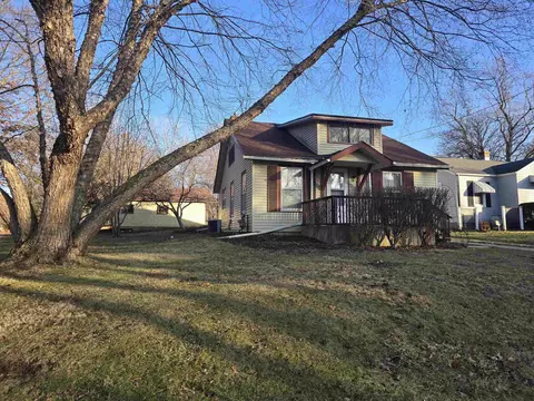 320 Westmoreland Ave, Rockford, IL 61102