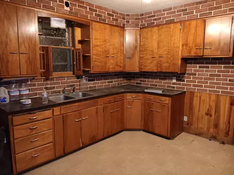 409 W Avon St, Freeport, IL 61032 photo 10