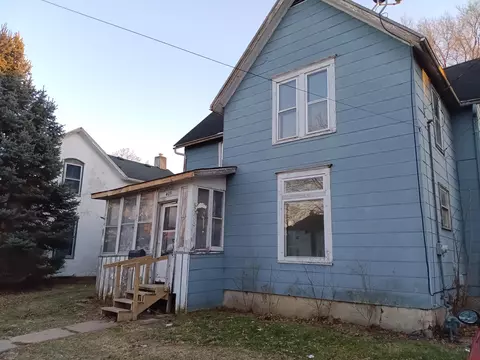 409 W Avon St, Freeport, IL 61032 photo 2