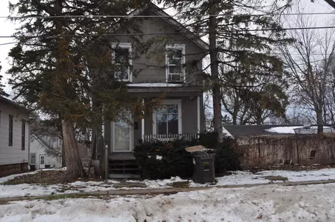 715 W Ringold St, Freeport, IL 61032