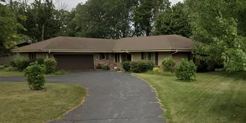 5560 Crittenden Cir, Rockford, IL 61107