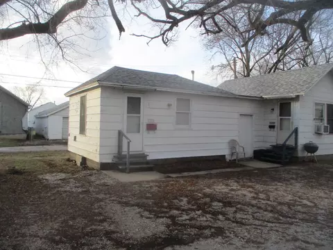1517 Pine St, Ottawa, IL 61350