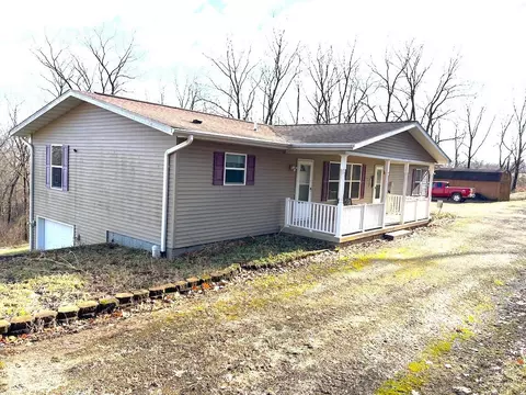 8431 Dean Rd, Savanna, IL 61074