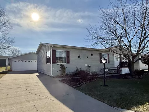 5411 Autumnash Ln, Machesney Park, IL 61115