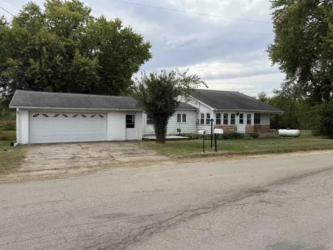 3018 W Beaver Rd, Freeport, IL 61032