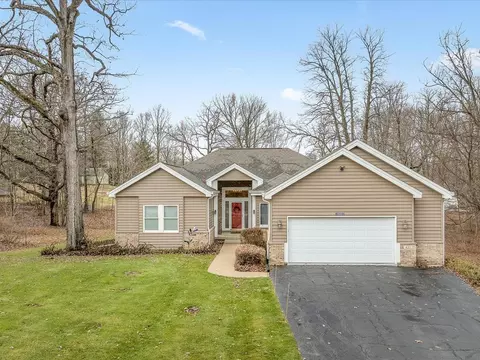 625 Lake Summerset Rd, Lake Summerset, IL 61019